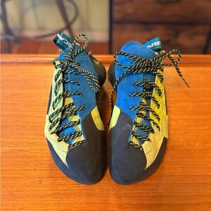 Scarpa Mago Rock Climbing Shoe M-8.5 W-9.5